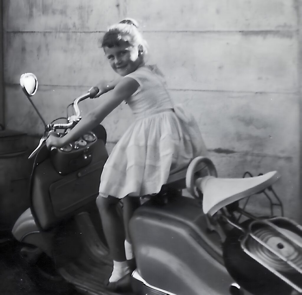 Motorroller 1960 MoreDetail v3 8K 8192x7996
